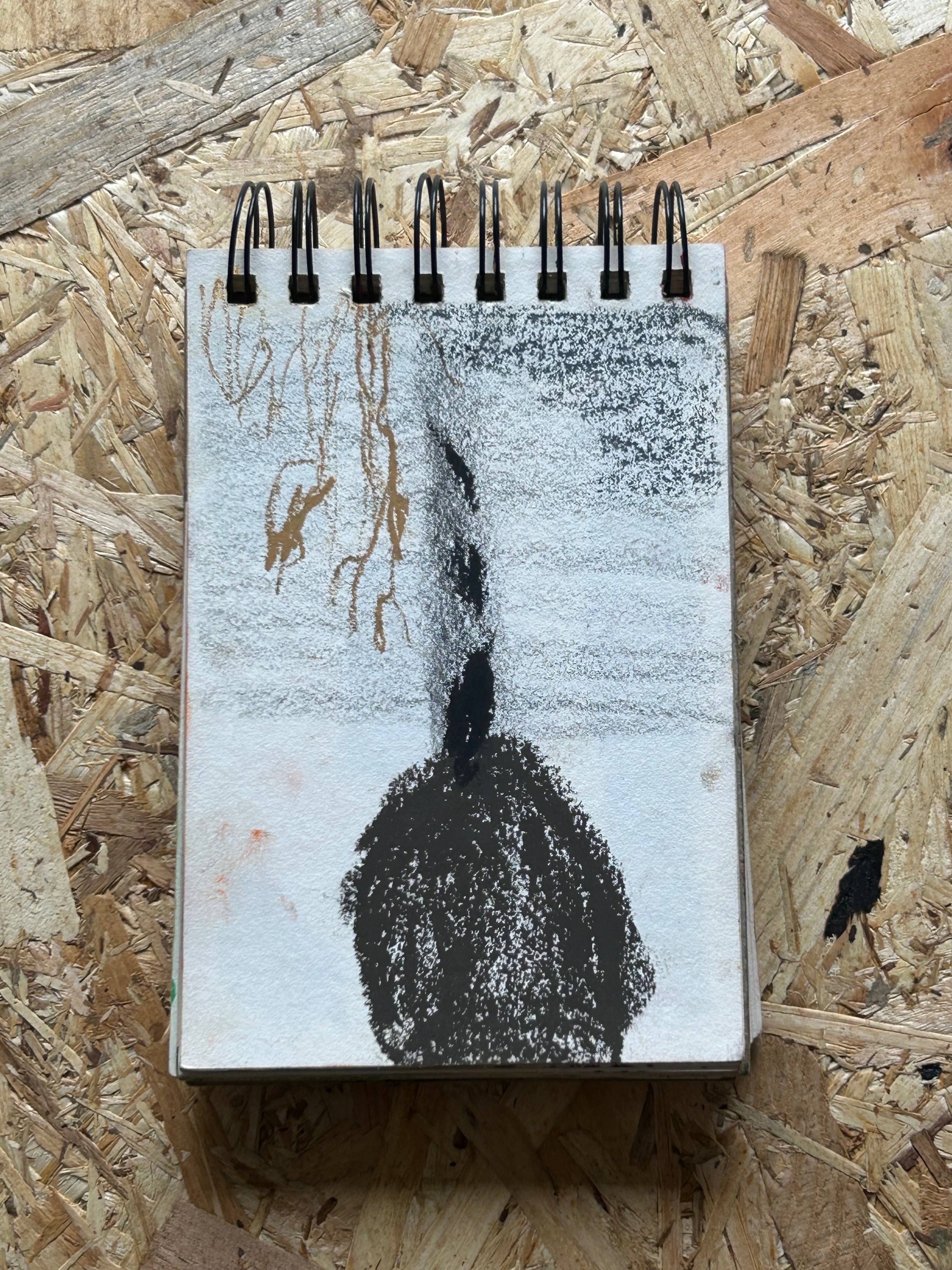 Petit format végétal à dominante noire